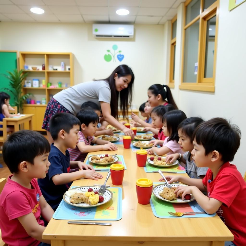 Bữa ăn tại Trường Mầm Non Vietkids Khu Đô Thị Mới Dịch Vọng